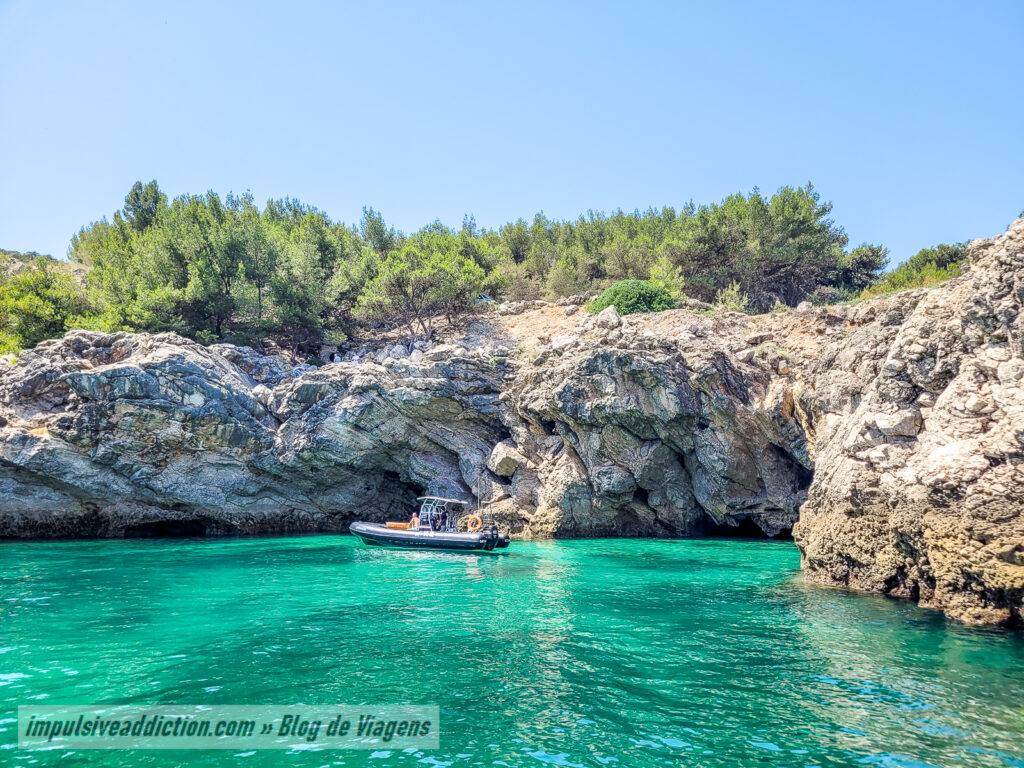 Passeio de Barco pelas Grutas e Praias de Sesimbra