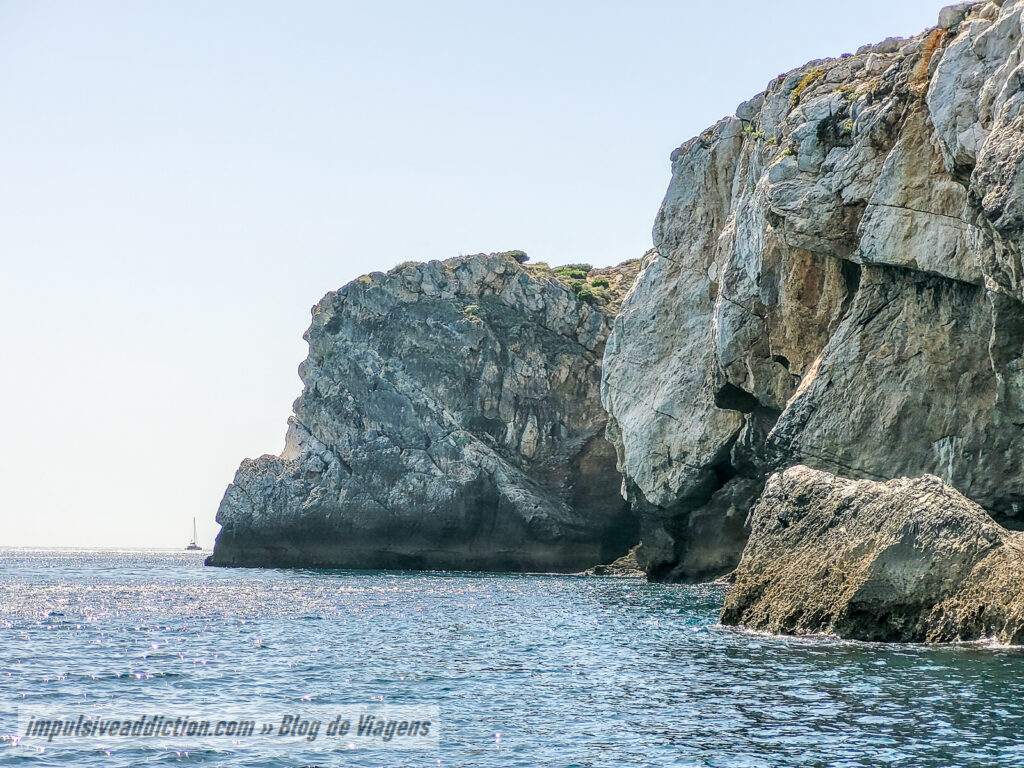 Passeio de Barco pelas Grutas e Praias de Sesimbra