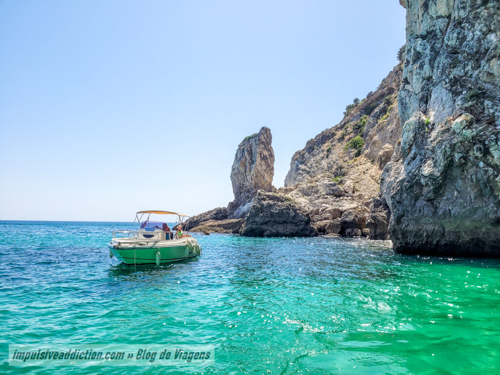 Passeio de Barco pelas Grutas e Praias de Sesimbra