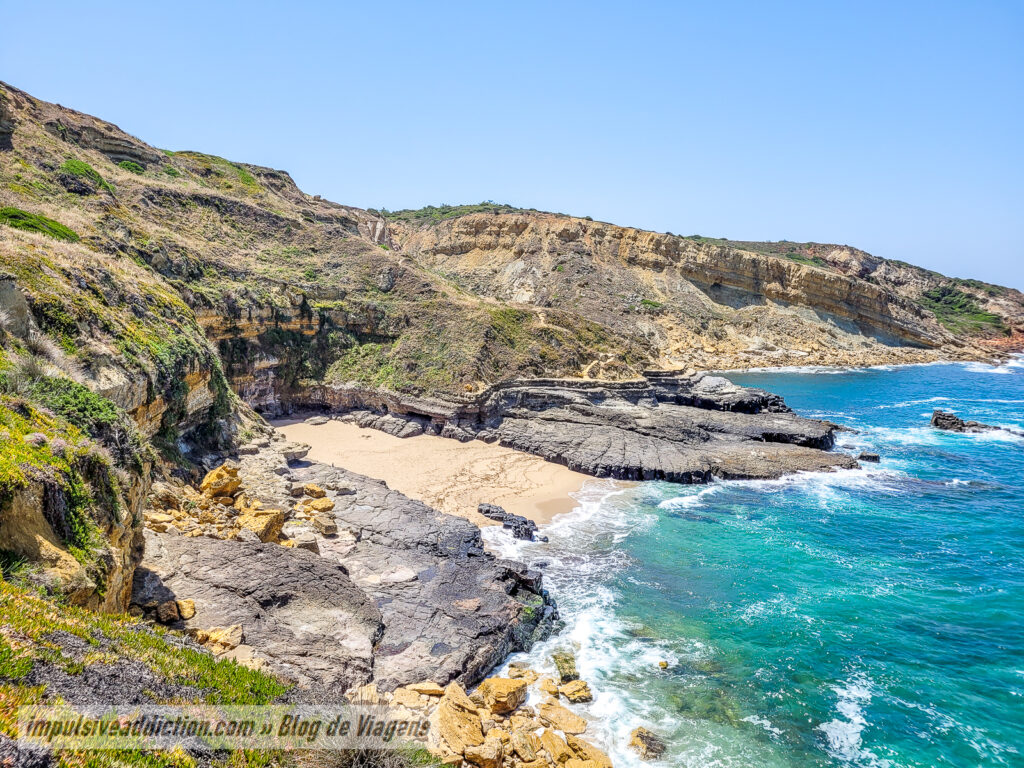 Rebenta Bois Beach in Sesimbra