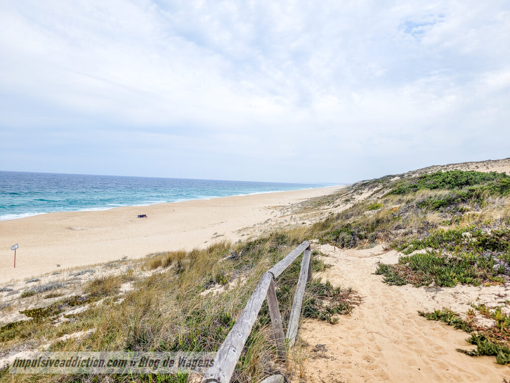 Fonte do Cortiço Beach