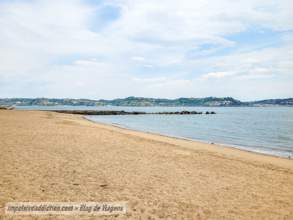Praia de Algés em Oeiras