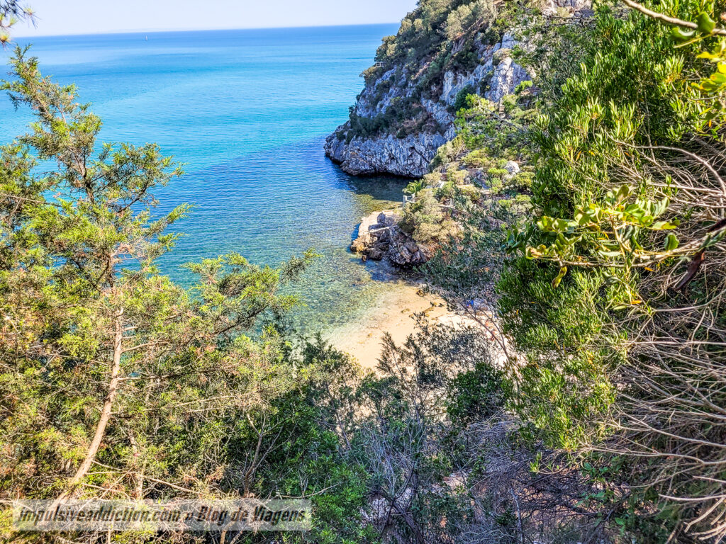 Alpertuche beach in Setúbal