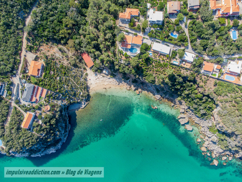 Alpertuche beach in Setúbal