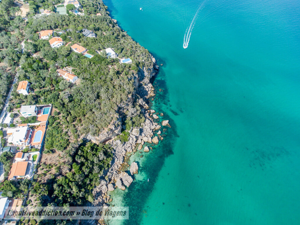 Alpertuche beach in Setúbal