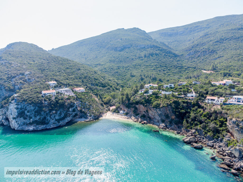 Alpertuche beach in Setúbal