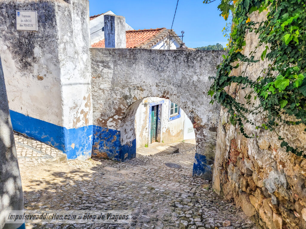 Arco de Pinéus ao visitar Alenquer