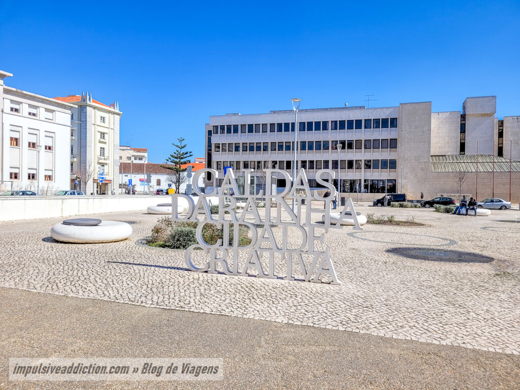 Praça 25 de Abril e Câmara Municipal das Caldas