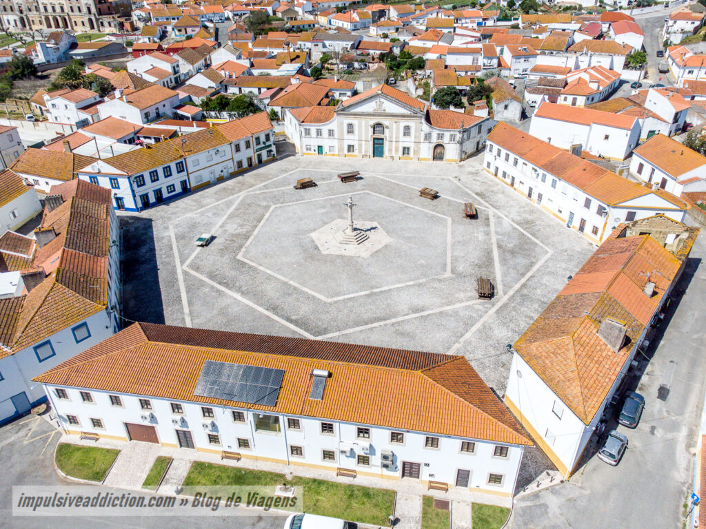 Praça dos Imperadores de Manique do Intendente