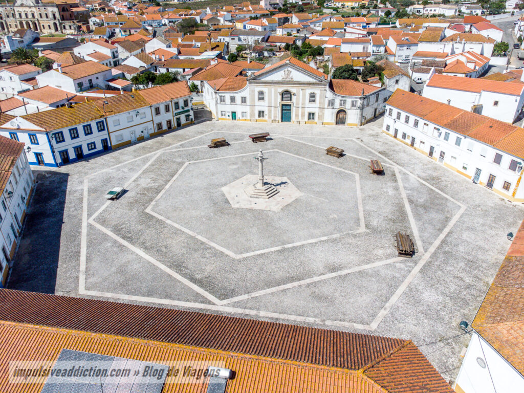 Praça dos Imperadores de Manique do Intendente