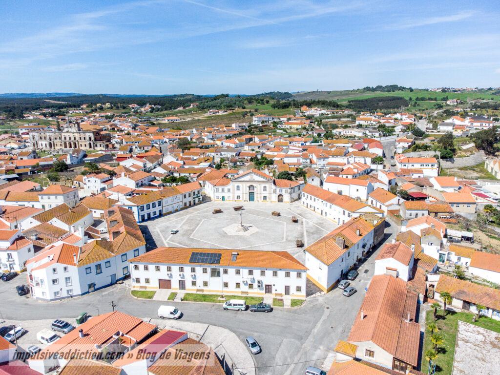 Praça dos Imperadores de Manique do Intendente