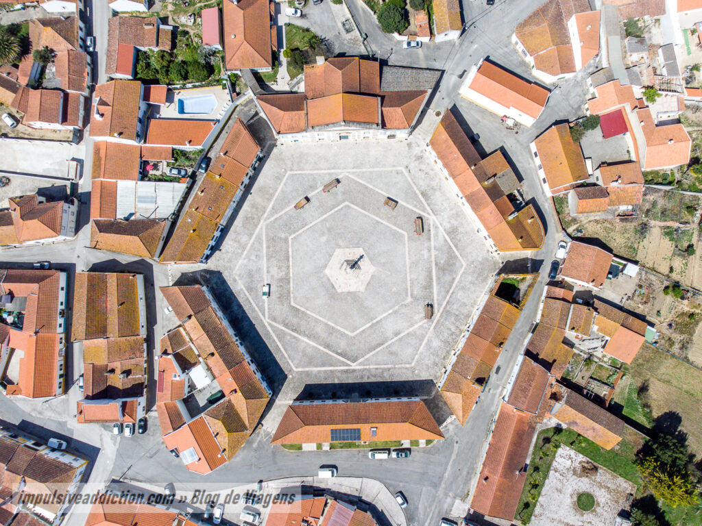Praça dos Imperadores de Manique do Intendente