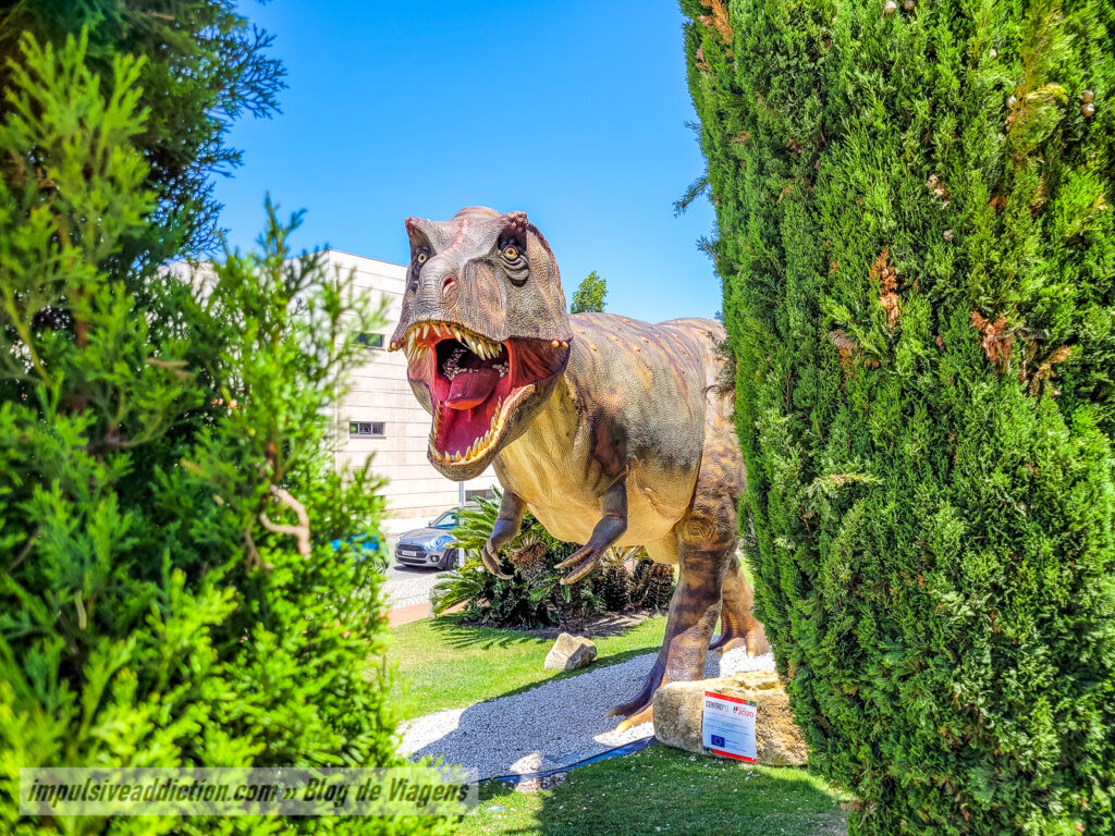 Tyrannosaurus Rex ao visitar a Lourinhã