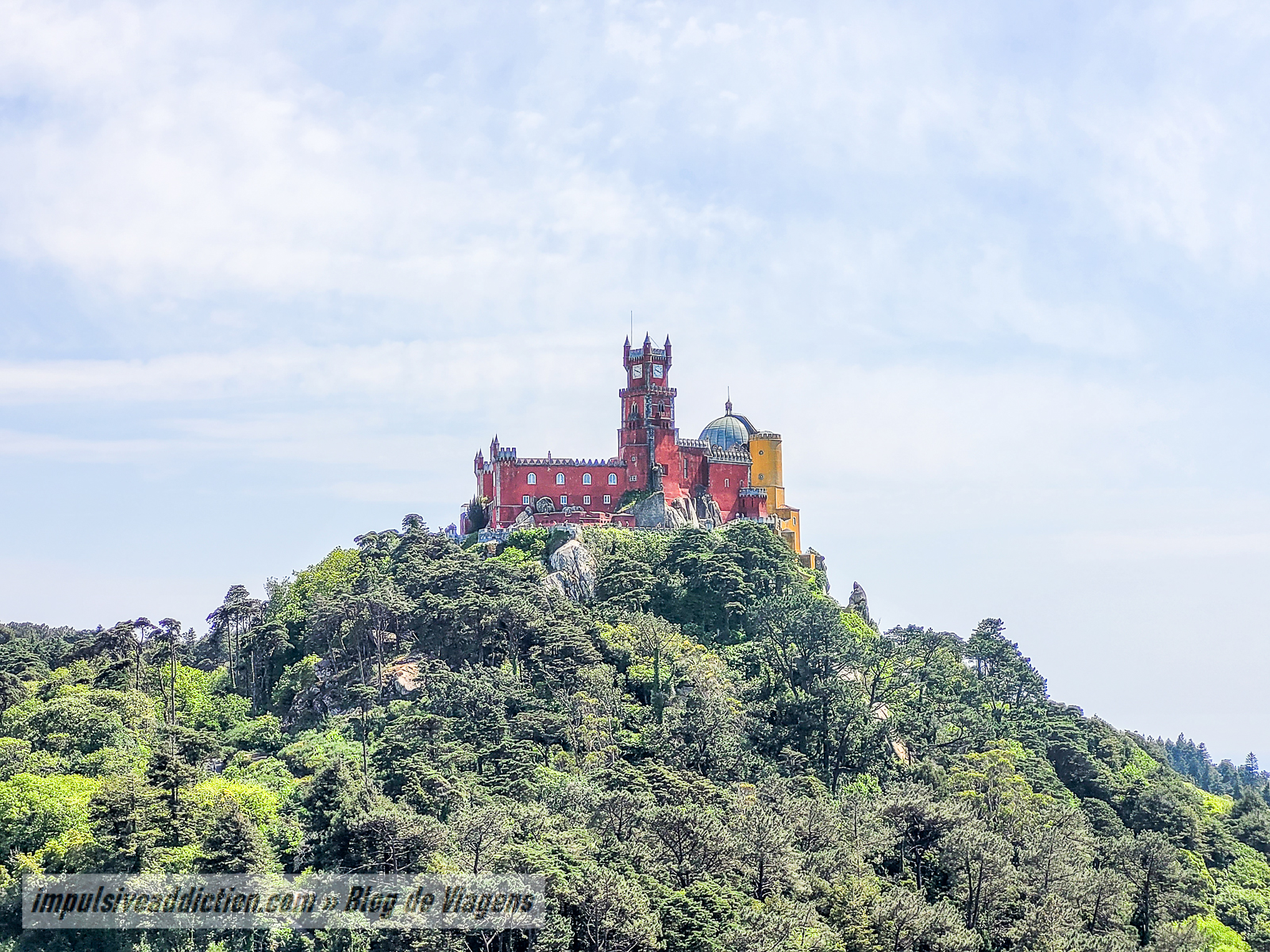 Vista do Castelo dos Mouros para o Palácio da Pena