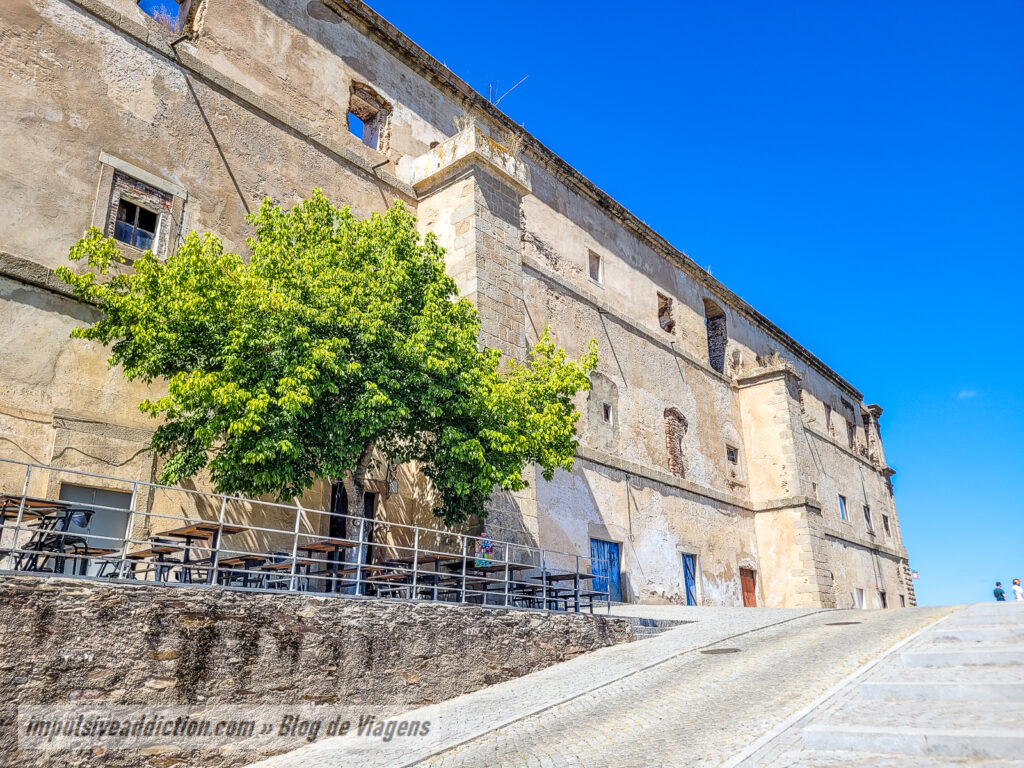 Cerca do Convento de Avis