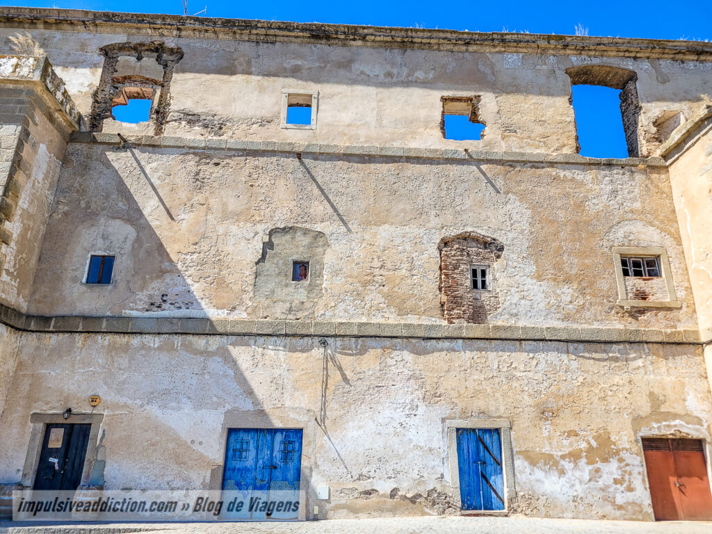 Cerca do Convento de Avis